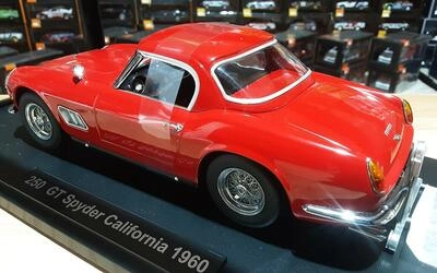 KK SCALE MODELS 1/18 - FERRARI 250 GT CALIFORNIA SPYDER - 19