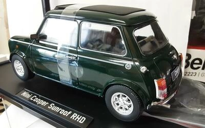 KK SCALE MODELS 1/12 - MINI COOPER SUNROOF RHD - DARK GREEN 