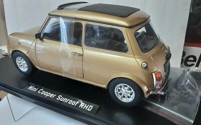 KK SCALE MODELS 1/12 - MINI COOPER SUNROOF RHD - GOLD