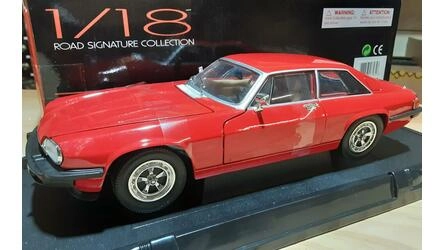 LUCKY DIE CAST 1/18 -  JAGUAR XJS - 1975 - RED