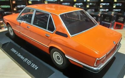 MCG 1/18 - BMW 5-SERIES 520I (E12) - ORANGE - 1974