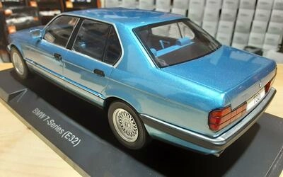 MCG 1/18 - BMW 730I (E32) - METALIC LIGHT BLUE - 1992