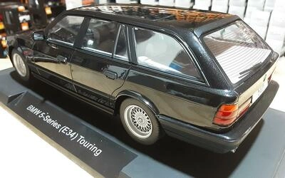 MCG 1/18 - BMW SERIE 5 (E34) TOURING - METALLIC BLACK - 1989