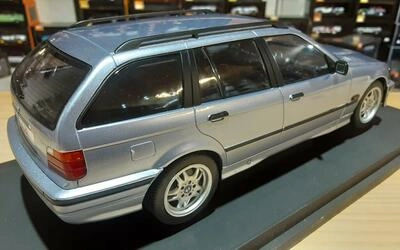 MCG 1/18 - BMW SERIES 3 (E36) TOURING - SAMOA BLUE METALLIC 
