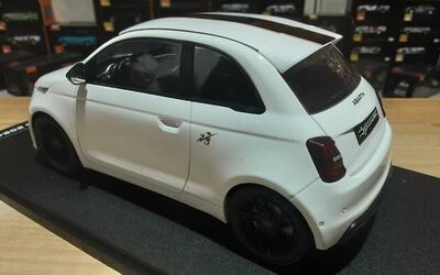 MCG 1/18 - FIAT ABARTH 500 E - WHITE - 2024