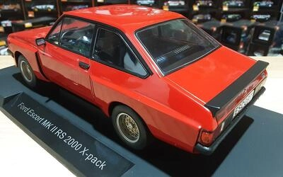 MCG 1/18 - FORD ESCORT MK II RS 2000 X-PACK - 1977 - RED