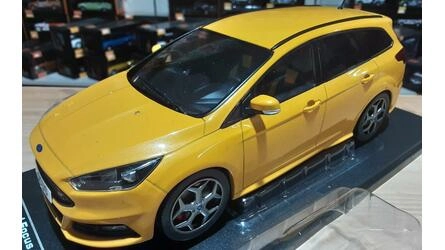 MCG 1/18 - FORD FOCUS ST ESTATE - SUNSET YELLOW METALLIC - 2