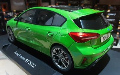 MCG 1/18 - FORD FOCUS ST TRACK - GREEN  METTALIC - 2022
