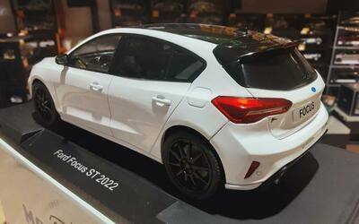 MCG 1/18 - FORD FOCUS ST TRACK - WHITE - 2022