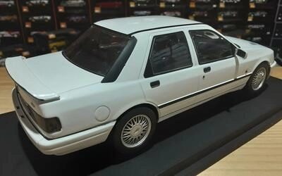 MCG 1/18 - FORD SIERRA RS COSWORTH 4X4 - WHITE - 1992