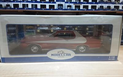 MCG 1/18 - FORD USA GRAN TORINO COUPE - 1975 - RED WHITE
