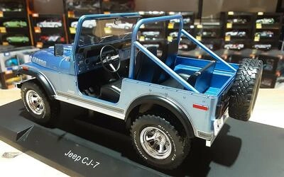 MCG 1/18 - JEEP CJ-7 RENEGADE LAREDO OPEN - 1980 - BLUE