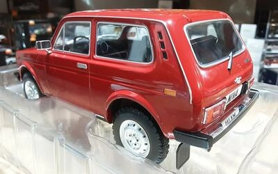 MCG 1/18 - LADA NIVA - RED - 1976