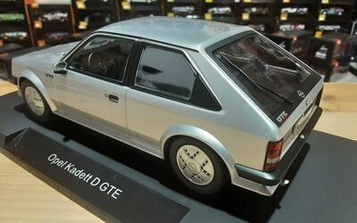 MCG 1/18 - OPEL KADETT D GTE - SILVER - 1983