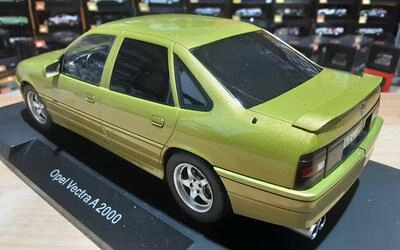 MCG 1/18 - OPEL  VECTRA A 2000 - YELLOW METALLIC - 1990