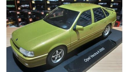 MCG 1/18 - OPEL  VECTRA A 2000 - YELLOW METALLIC - 1990