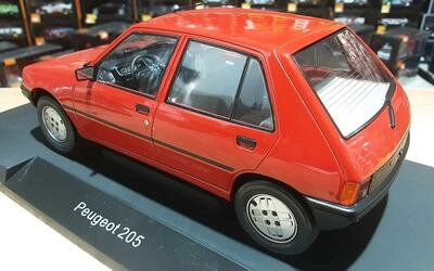 MCG 1/18 - PEUGEOT 205 GR - RED - 1984