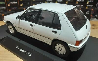 MCG 1/18 - PEUGEOT 205 GR - WHITE - 1984