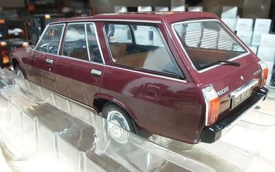 MCG 1/18 - PEUGEOT 504 BREAK - DARK RED - 1970