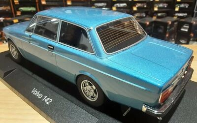 MCG 1/18 - VOLVO 142 - 1973 - BLUE METALLIC