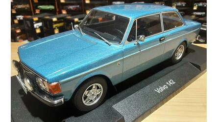 MCG 1/18 - VOLVO 142 - 1973 - BLUE METALLIC