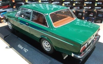 MCG 1/18 - VOLVO 142 - 1973 - DARK GREEN