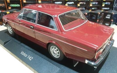 MCG 1/18 - VOLVO 142 - 1973 - DARK RED