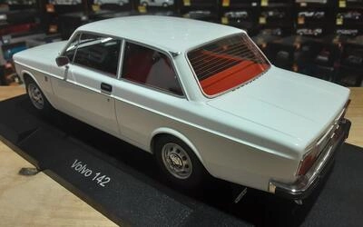MCG 1/18 - VOLVO 142 - 1973 - WHITE