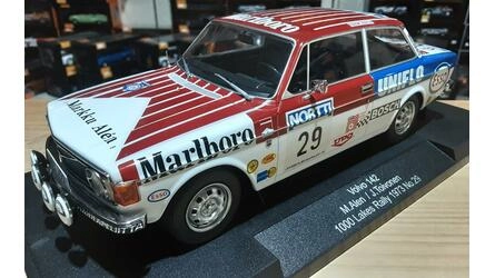 MCG 1/18 - VOLVO 142 ESSO UNIFLO (night version) - Nº  29 2n