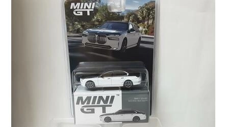 MINI GT 1/64 - BMW I7 XDRIVE60 - ALPINE WHITE / BLACK SAPPHI