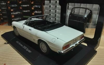 NOREV 1/18 - ALFA ROMEO 2000 SPIDER - 1978 - WHITE