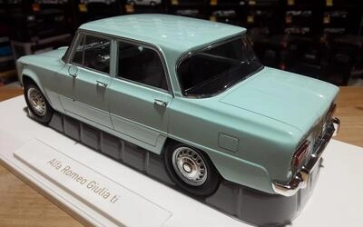 NOREV 1/18 - ALFA ROMEO GIULIA Ti - 1964 - SKY BLUE