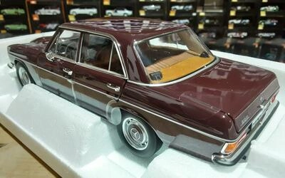 NOREV 1/18 - MERCEDES BENZ 200 SEDAN (W115) - DARK RED BROWN