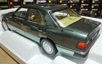 NOREV 1/18 - MERCEDES BENZ 230 E (W124) - NIGHT GREEN METALL