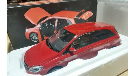 NOREV 1/18 - MERCERDES BENZ B 180 