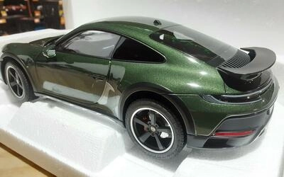 NOREV 1/18 - PORSCHE 911 (992) DAKAR - OAK GREEN METALLIC - 