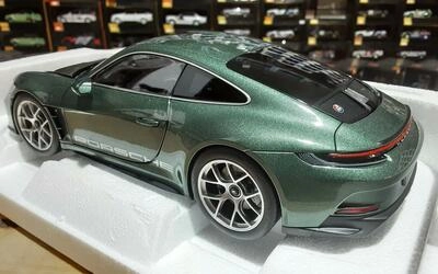 NOREV 1/18 - PORSCHE 911 992 S/T COUPE - MALACHITE GREEN MET