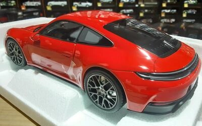 NOREV 1/18 - PORSCHE 911 CARRERA 4 GTS - 2025 - GUARDS RED
