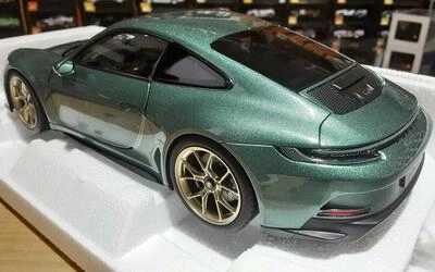 NOREV 1/18 - PORSCHE 911 GT3 - W/TOURING PACKAGE -  MALACHIT