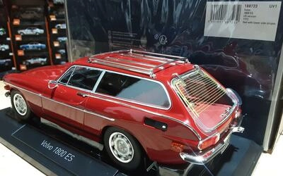 NOREV 1/18 - VOLVO P 1800 ES ( US VERSION ) - RED WITH LOWER