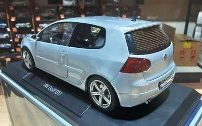 NOREV 1/18 - VW GOLF V GTI PIRELLI - 2007 - SILVER