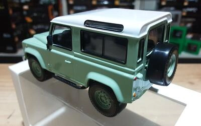  LAND ROVER DEFENDER - GREEN / WHITE - 1995