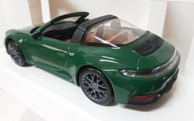NOREV 1/43 -  PORSCHE 911 GTS TARGA - BRITISH RACING GREEN -