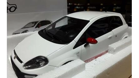OTTO MOBILE 1/18 - FIAT PUNTO EVO ABARTH ESSEESSE - WHITE - 