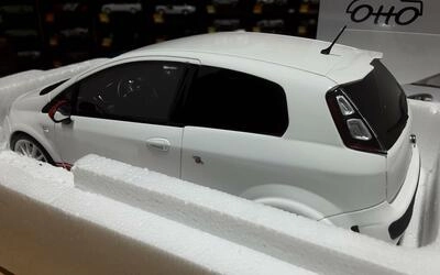 OTTO MOBILE 1/18 - FIAT PUNTO EVO ABARTH ESSEESSE - WHITE - 