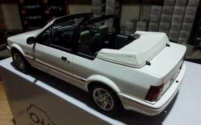 OTTO MOBILE 1/18 - FORD ESCORT MK IV XR3I CABRIOLET . 1986 -