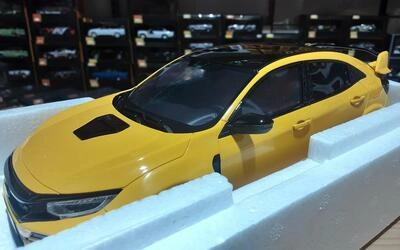 OTTO MOBILE 1/18 - HONDA CIVIC TYPE R FK8 EURO SPEC - SUNLIG