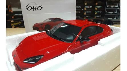 OTTO MOBILE 1/18 - TOYOTA GR 86 - 2022 - RED FLAMBOYANT
