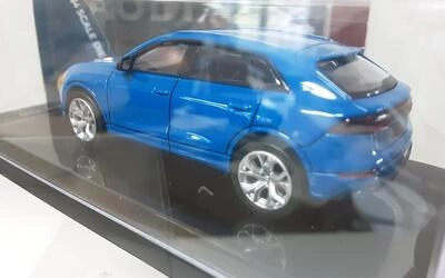 PARA 1/64 - AUDI RS Q8 TURBO - RHD - BLUE