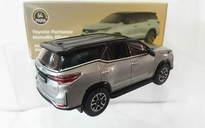 PARA 1/64 - TOYOTA FORTUNER - METALLIC SILVER - 2023